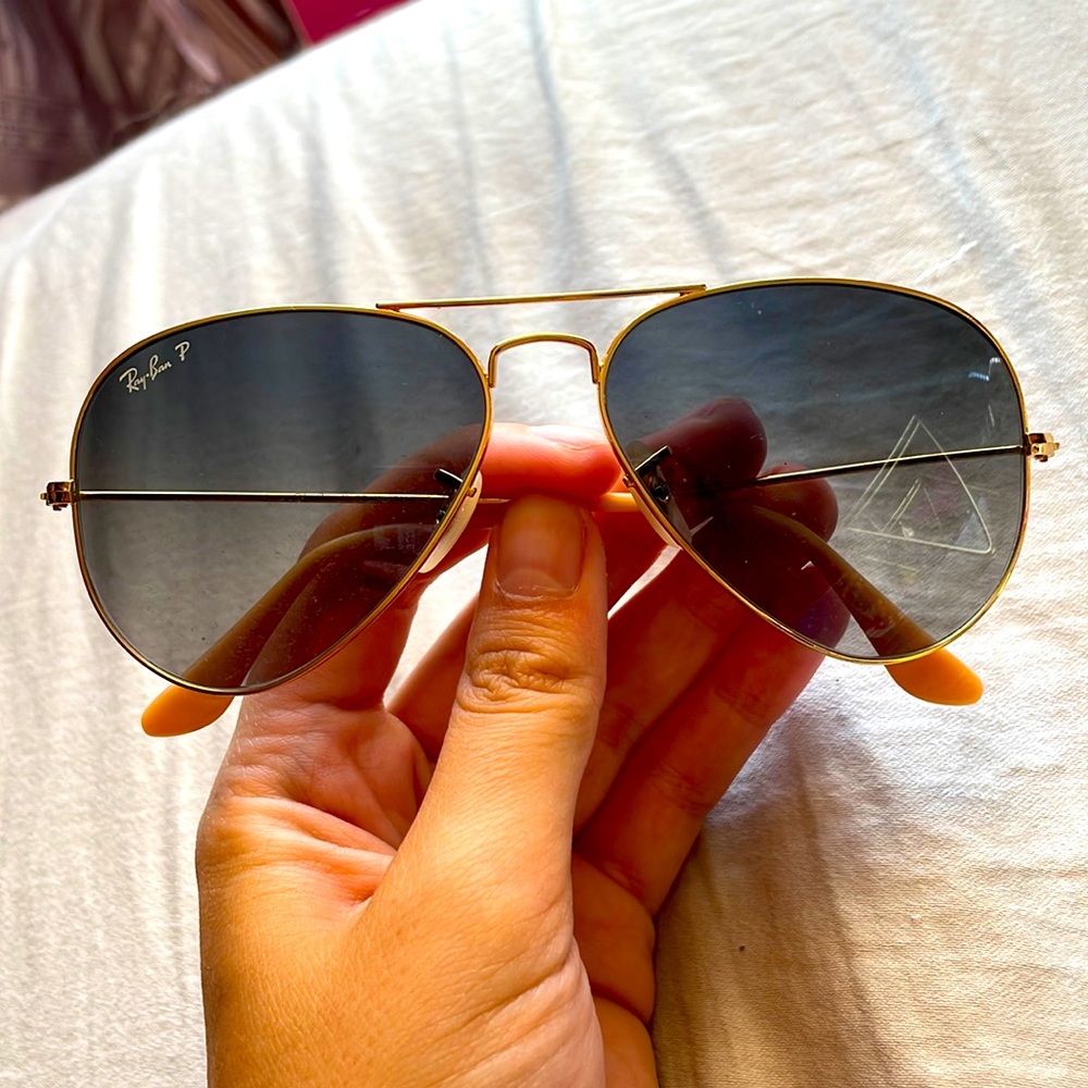 Aviator style polarized sunglasses